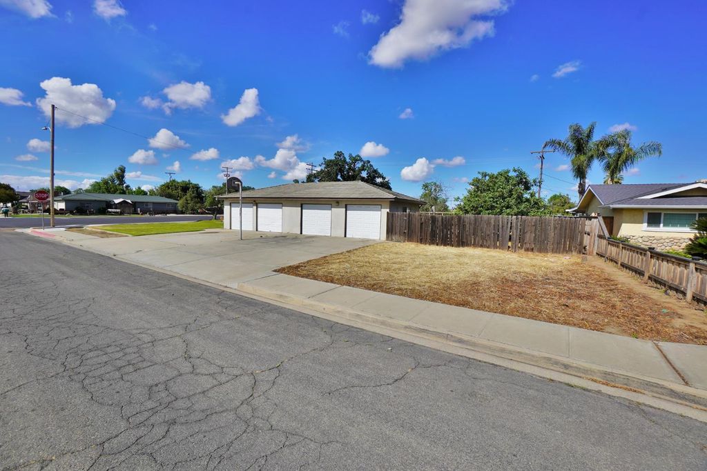 Image 6 of property listing at 842 E Florinda Street, Hanford, CA 93230