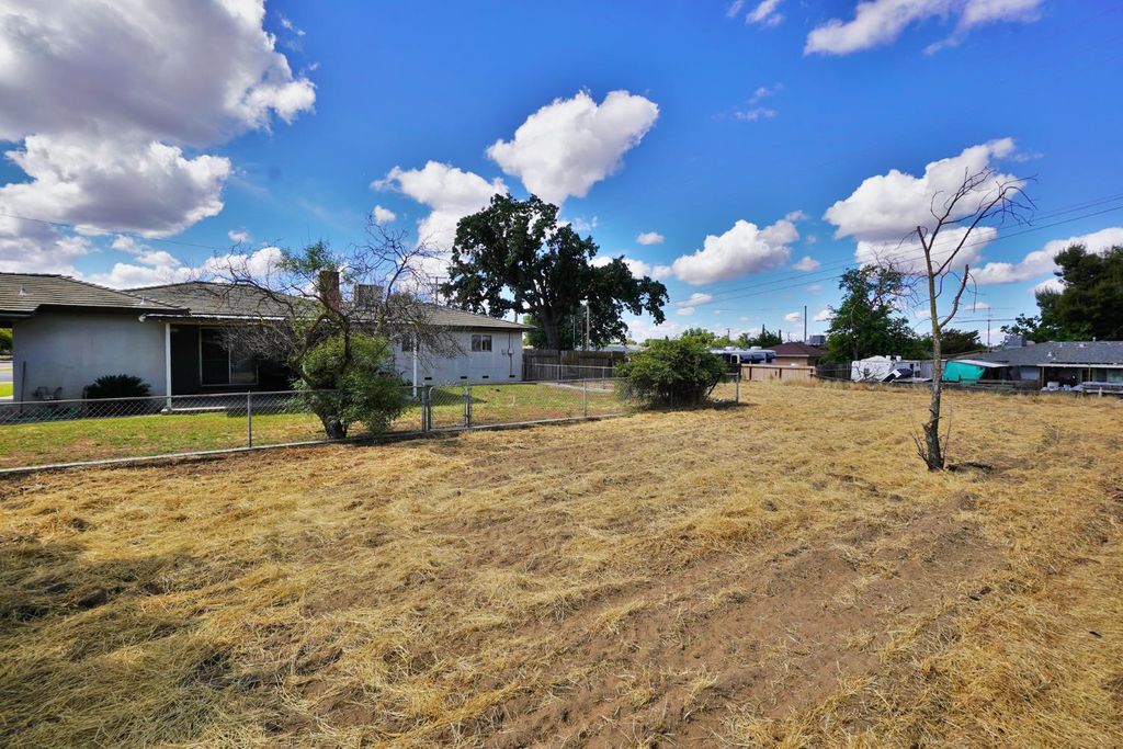 Image 60 of property listing at 842 E Florinda Street, Hanford, CA 93230