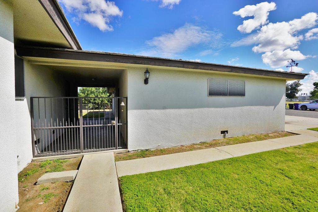 Image 9 of property listing at 842 E Florinda Street, Hanford, CA 93230
