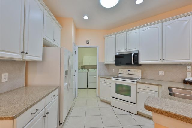 2010 SIFIELD GREENS WAY, Sun City Center, FL 33573