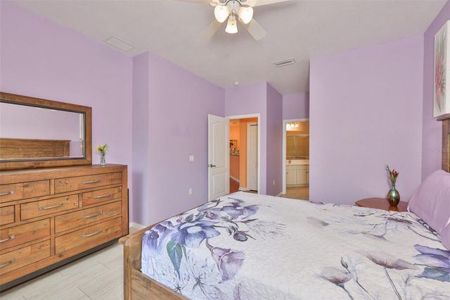 2010 SIFIELD GREENS WAY, Sun City Center, FL 33573