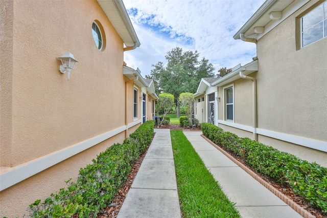 2010 SIFIELD GREENS WAY, Sun City Center, FL 33573