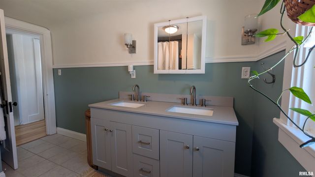 2632 HILLTOP Road, Springfield, IL 62712