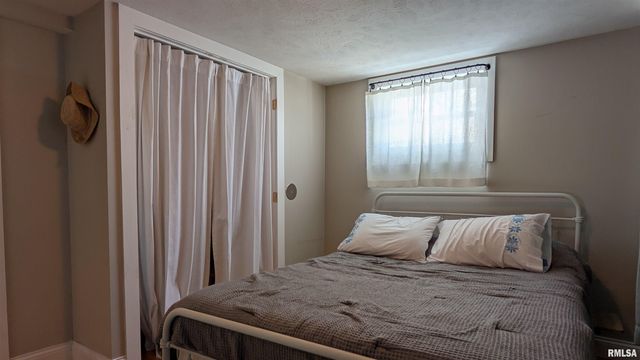 2632 HILLTOP Road, Springfield, IL 62712