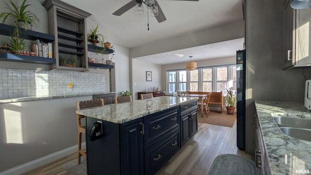 2632 HILLTOP Road, Springfield, IL 62712