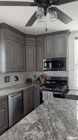 2632 HILLTOP Road, Springfield, IL 62712