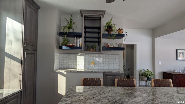 2632 HILLTOP Road, Springfield, IL 62712