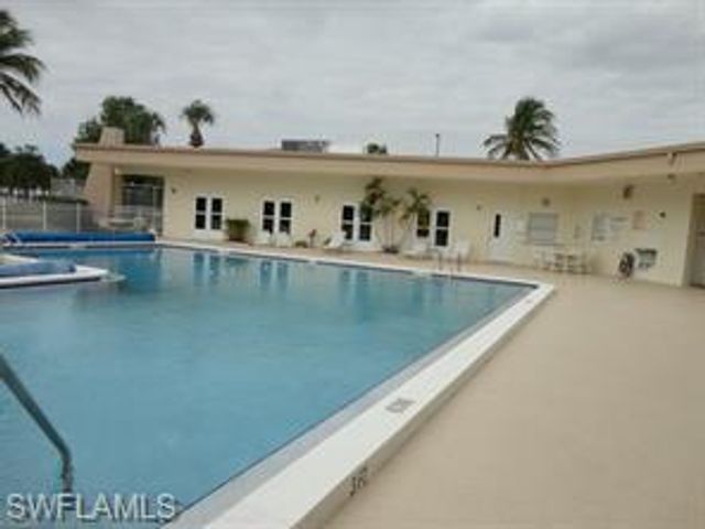 2100 Barkeley LN 3, Fort Myers, FL 33907