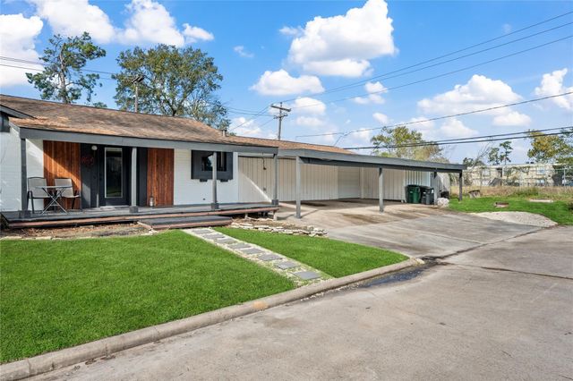 6002 Greenmont Drive, Houston, TX 77092