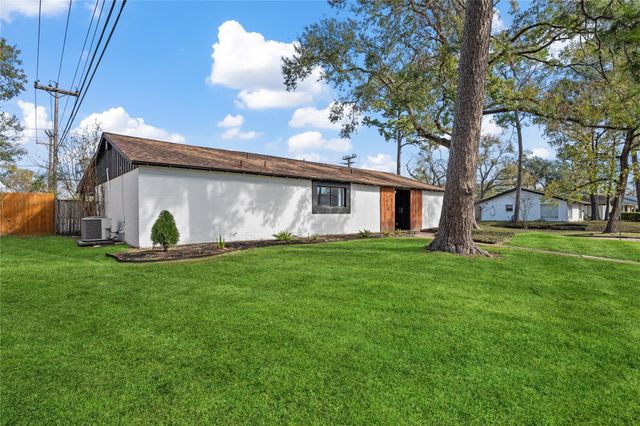 6002 Greenmont Drive, Houston, TX 77092