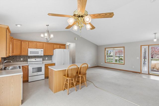 421 Lee Court, Dewitt, IA 52742