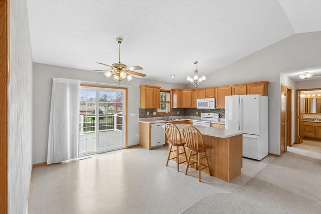 421 Lee Court, Dewitt, IA 52742