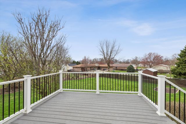 421 Lee Court, Dewitt, IA 52742