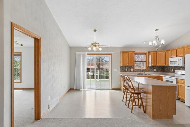 421 Lee Court, Dewitt, IA 52742