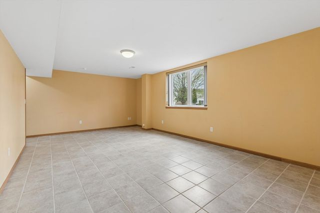 421 Lee Court, Dewitt, IA 52742