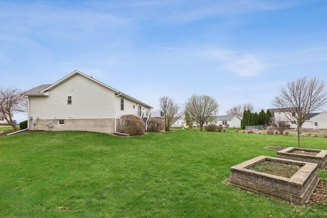 421 Lee Court, Dewitt, IA 52742