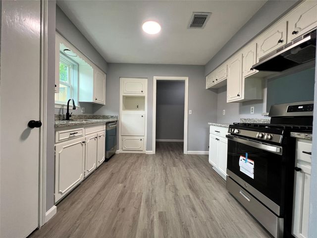 7110 Ensworth Drive, Houston, TX 77016