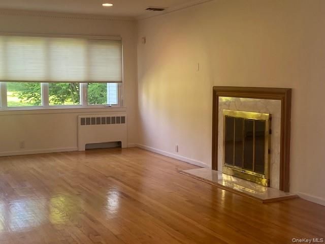 27 Martin Court, Great Neck, NY 11024