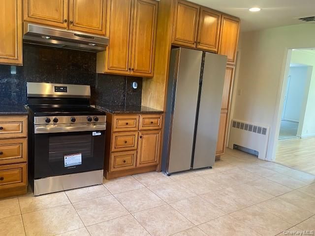 27 Martin Court, Great Neck, NY 11024