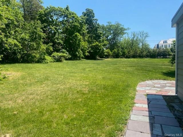 27 Martin Court, Great Neck, NY 11024