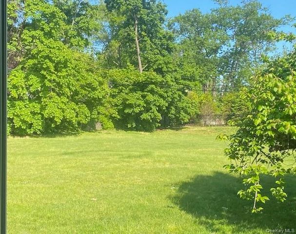 27 Martin Court, Great Neck, NY 11024
