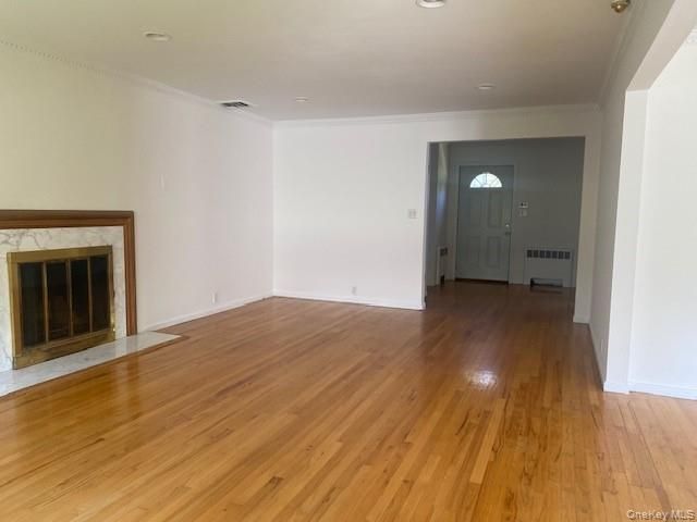 27 Martin Court, Great Neck, NY 11024