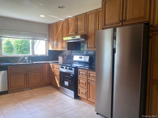 27 Martin Court, Great Neck, NY 11024