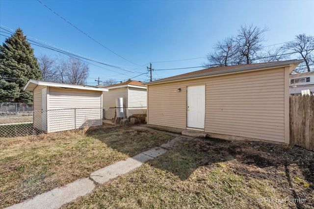 5017 W OGDEN Avenue, Cicero, IL 60804