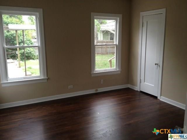 222 S Hickory Avenue, New Braunfels, TX 78130