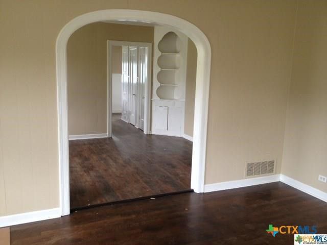 222 S Hickory Avenue, New Braunfels, TX 78130