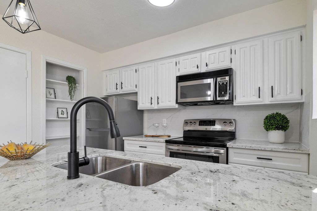 2120 Wilcrest Drive 116, Houston, TX 77042