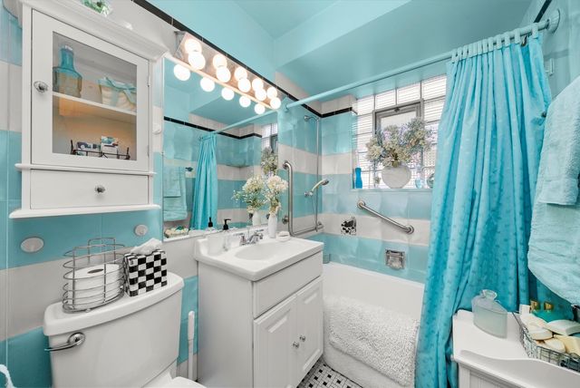 3915 W 64th Place, Chicago, IL 60629