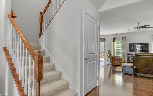 373 Manning Ln, Hampton, VA 23666