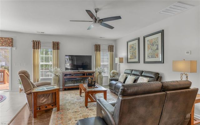 373 Manning Ln, Hampton, VA 23666