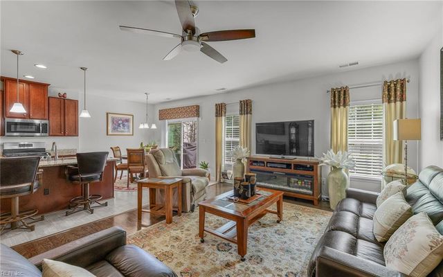 373 Manning Ln, Hampton, VA 23666