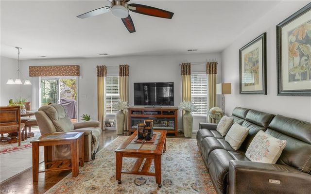 373 Manning Ln, Hampton, VA 23666