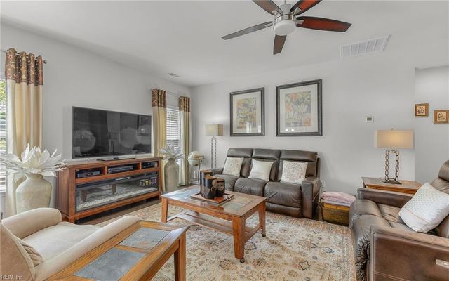 373 Manning Ln, Hampton, VA 23666