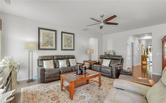 373 Manning Ln, Hampton, VA 23666