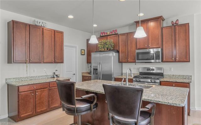 373 Manning Ln, Hampton, VA 23666