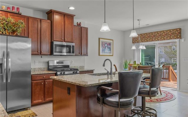 373 Manning Ln, Hampton, VA 23666