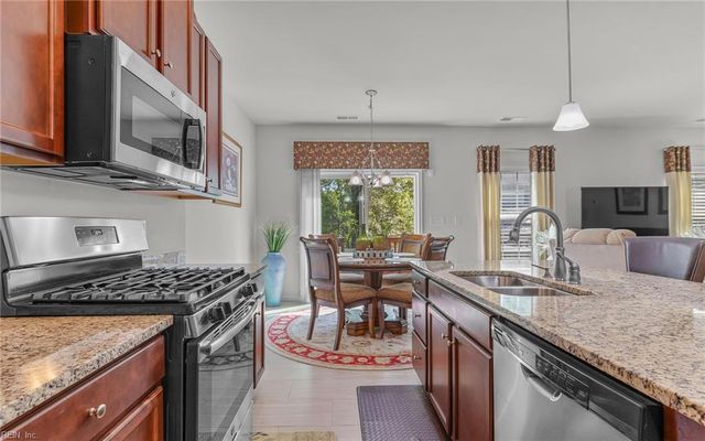 373 Manning Ln, Hampton, VA 23666