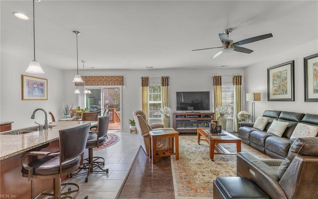 373 Manning Ln, Hampton, VA 23666