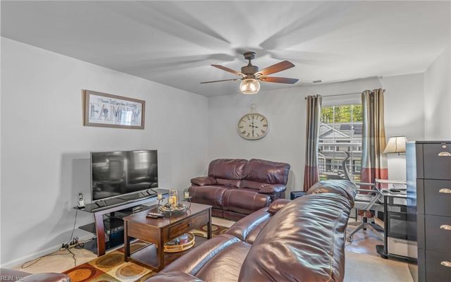 373 Manning Ln, Hampton, VA 23666