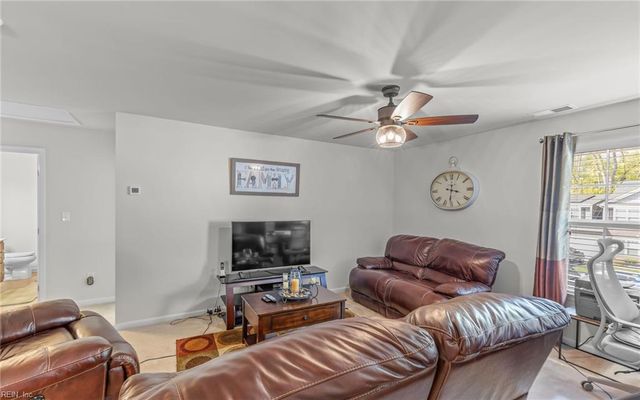 373 Manning Ln, Hampton, VA 23666