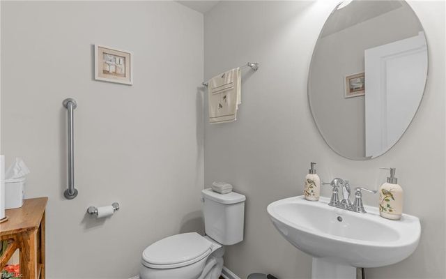 373 Manning Ln, Hampton, VA 23666