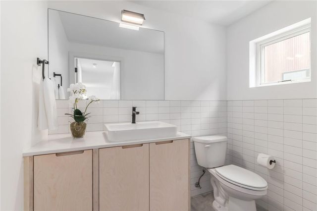 915 Tillery ST B, Austin, TX 78702