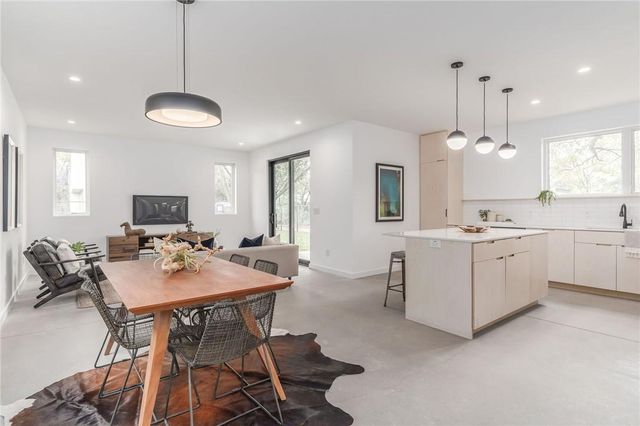 915 Tillery ST B, Austin, TX 78702