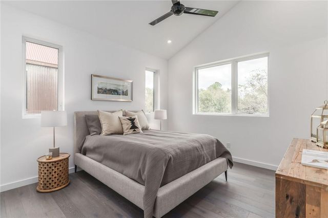 915 Tillery ST B, Austin, TX 78702