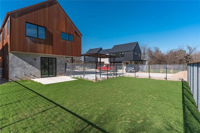 915 Tillery ST B, Austin, TX 78702