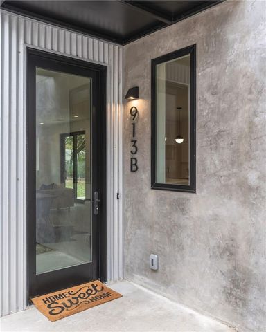 915 Tillery ST B, Austin, TX 78702